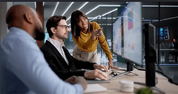 Manager reviewing a grid of employee screenshot thumbnails on a monitoring dashboard